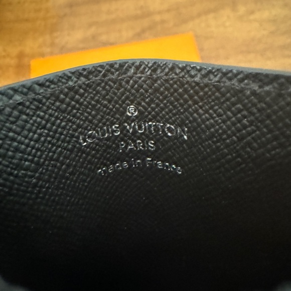 Authentic Louis Vuitton Damier Graphite with Clip - Picture 3 of 4